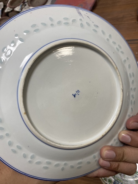 古玩陶瓷玲瓏瓷龍紋盤真品鑒賞圖