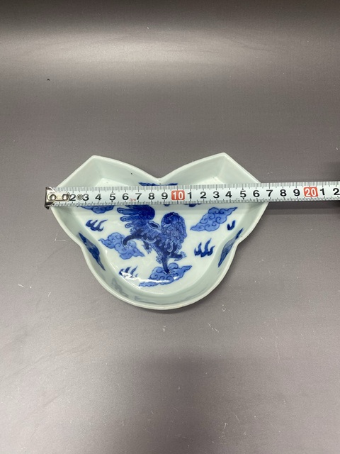 古玩陶瓷獅紋青花盤真品鑒賞圖