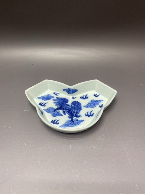 古玩陶瓷獅紋青花盤真品鑒賞圖