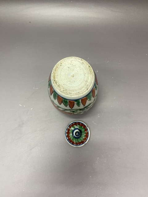 古玩陶瓷花卉紋紅綠彩罐真品鑒賞圖