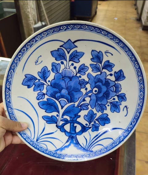古玩陶瓷花卉紋青花盤真品鑒賞圖