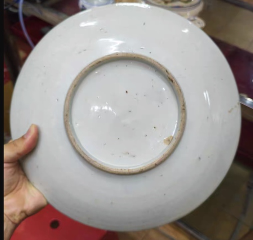 古玩陶瓷花卉紋青花盤真品鑒賞圖