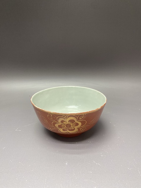 古玩陶瓷珊瑚紅釉描金梅紋碗真品鑒賞圖