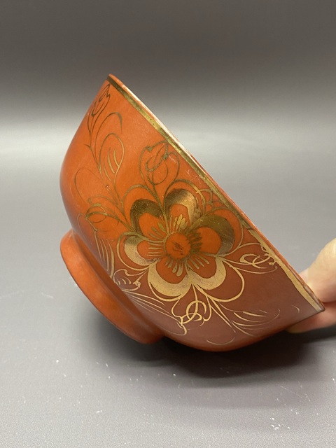 古玩陶瓷珊瑚紅釉描金梅紋碗真品鑒賞圖