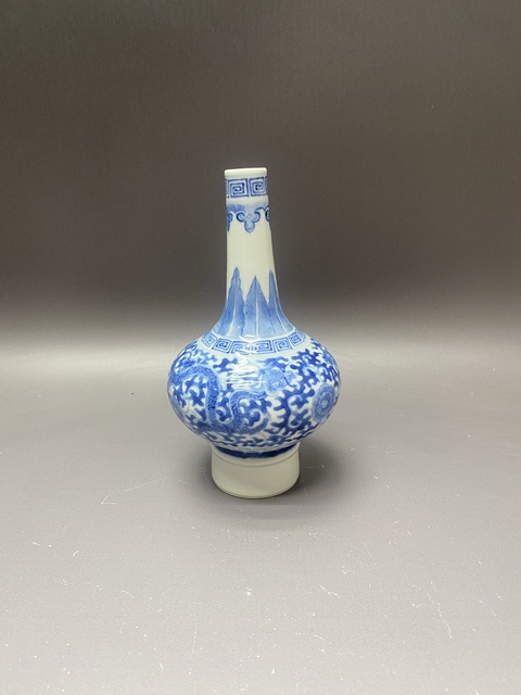 古玩陶瓷龍紋青花瓶真品鑒賞圖