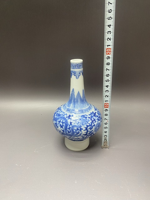 古玩陶瓷龍紋青花瓶真品鑒賞圖