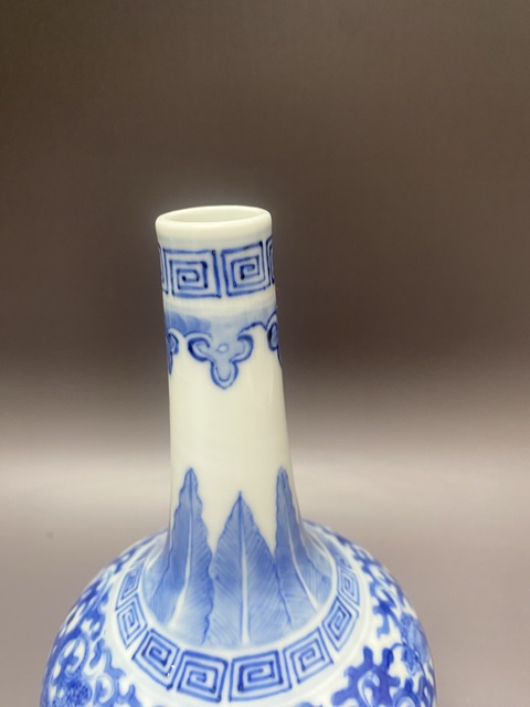 古玩陶瓷龍紋青花瓶真品鑒賞圖