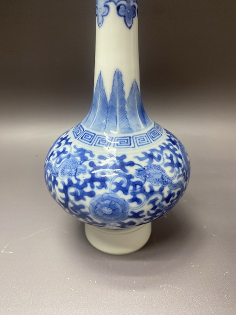 古玩陶瓷龍紋青花瓶真品鑒賞圖