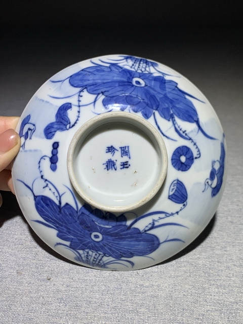 古玩陶瓷青花荷花鴛鴦紋蓋碗真品鑒賞圖