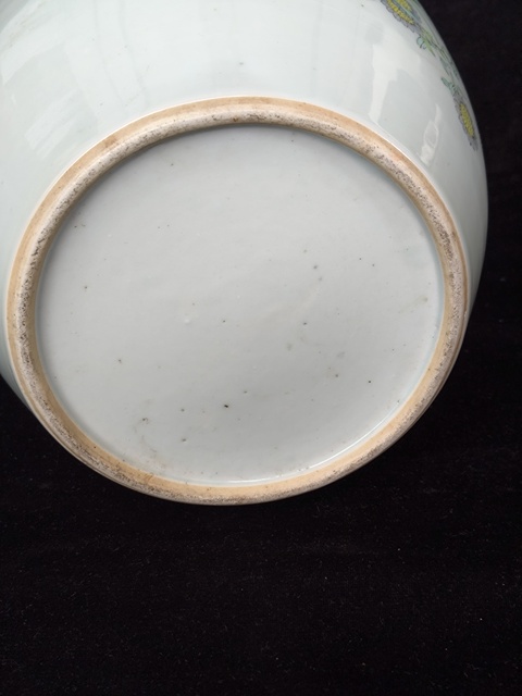 古玩陶瓷牡丹紋粉彩冬瓜罐真品鑒賞圖
