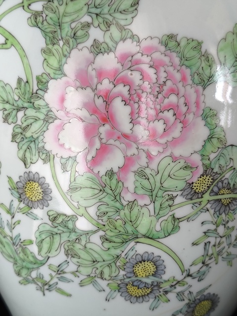古玩陶瓷牡丹紋粉彩冬瓜罐真品鑒賞圖
