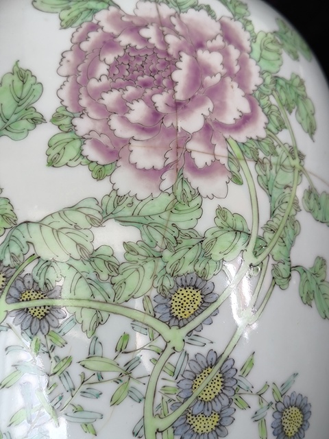 古玩陶瓷牡丹紋粉彩冬瓜罐真品鑒賞圖