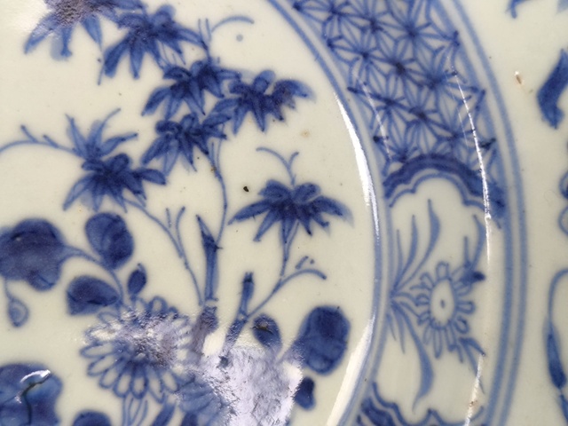 古玩陶瓷清康熙花卉紋青花盤真品鑒賞圖