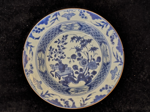古玩陶瓷清康熙花卉紋青花盤真品鑒賞圖