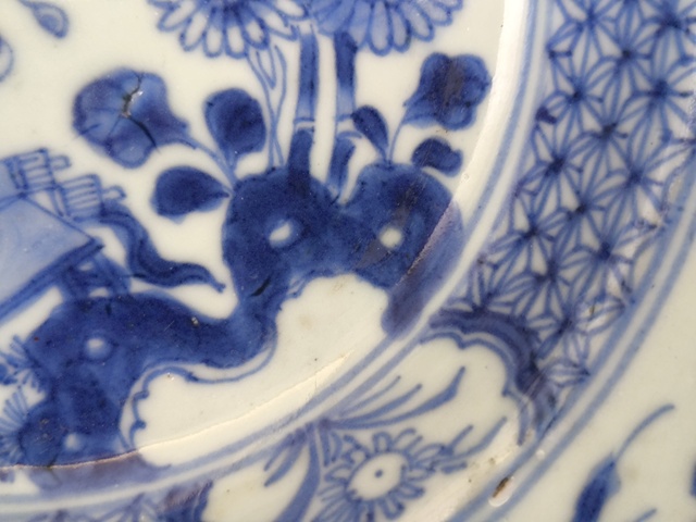 古玩陶瓷清康熙花卉紋青花盤真品鑒賞圖