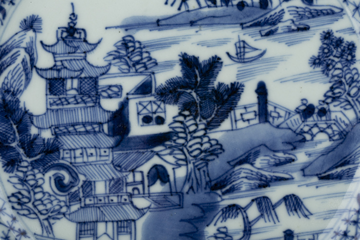 古玩陶瓷清乾隆·青花山水樓閣圖八方盤拍賣，當前價格168元