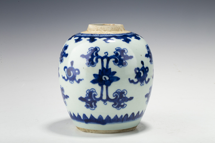 古玩陶瓷清中早·青花花間雜寶紋罐真品鑒賞圖