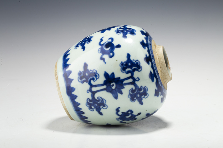 古玩陶瓷清中早·青花花間雜寶紋罐真品鑒賞圖