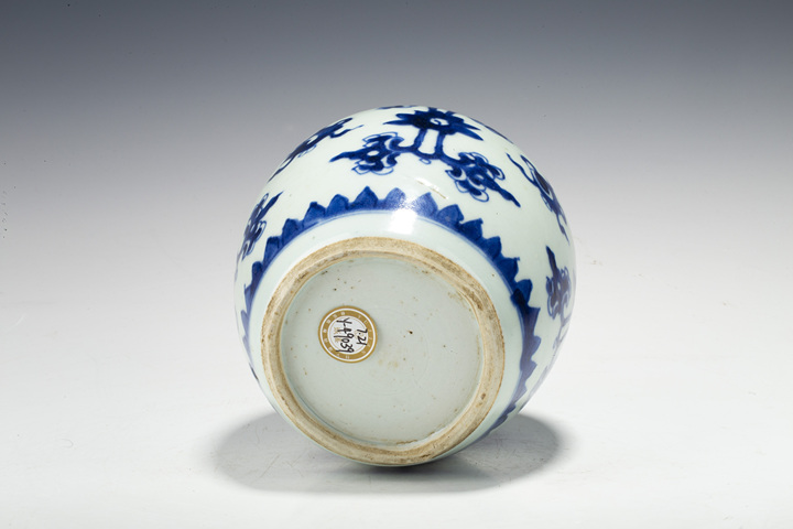古玩陶瓷清中早·青花花間雜寶紋罐真品鑒賞圖