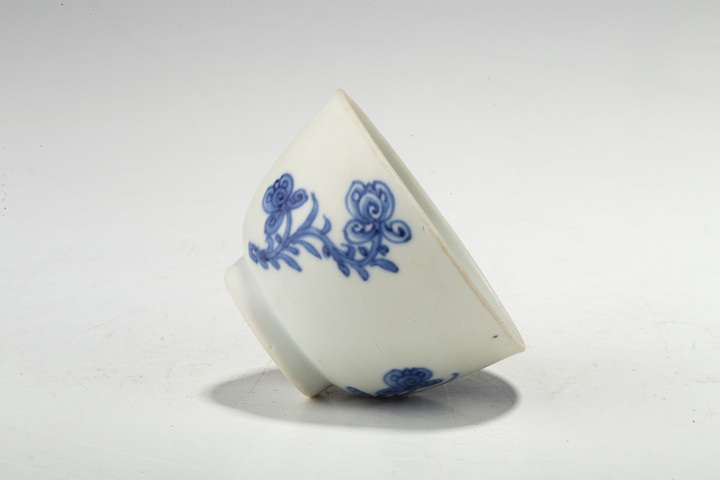 古玩陶瓷清康熙·青花花卉紋杯拍賣,當(dāng)前價(jià)格1052元