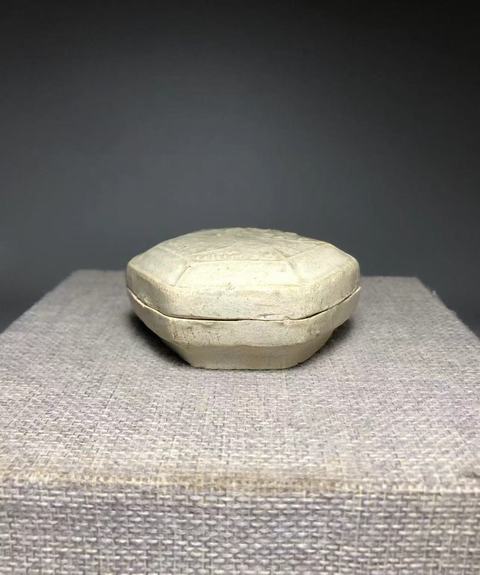 古玩陶瓷青白釉六方粉盒真品鑒賞圖