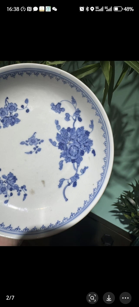 古玩陶瓷花卉紋青花盤真品鑒賞圖