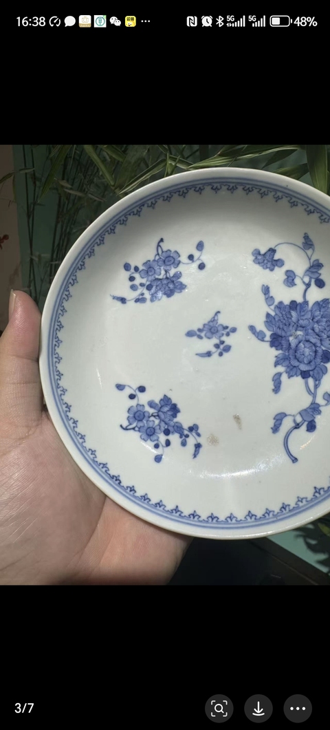古玩陶瓷花卉紋青花盤真品鑒賞圖