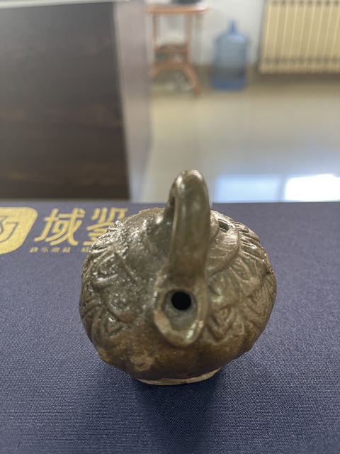 古玩陶瓷元·青釉蓮瓣紋硯滴拍賣,當(dāng)前價(jià)格1000元