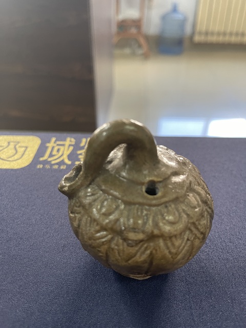 古玩陶瓷元·青釉蓮瓣紋硯滴拍賣,當(dāng)前價(jià)格1000元