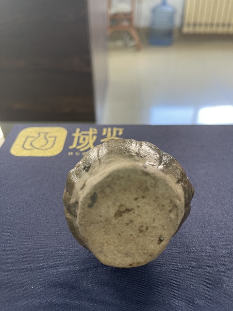 古玩陶瓷元·青釉蓮瓣紋硯滴拍賣,當(dāng)前價(jià)格1000元