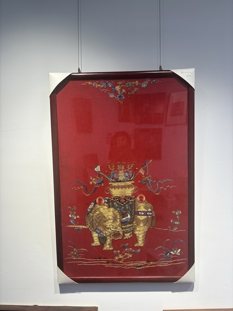 古玩雜項清·盤金孔雀羽繡太平有象紋繡屏 真品鑒賞圖