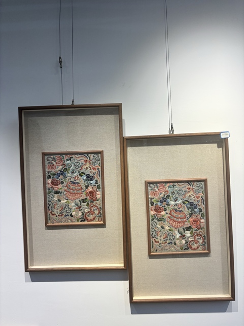 古玩雜項清晚·蝶戀花紋繡屏一對 真品鑒賞圖