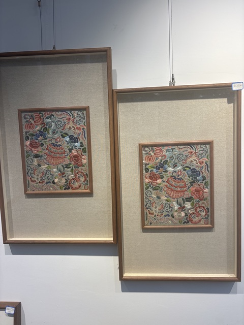 古玩雜項清晚·蝶戀花紋繡屏一對 真品鑒賞圖