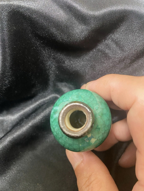 古玩陶瓷綠哥釉鼻煙壺真品鑒賞圖