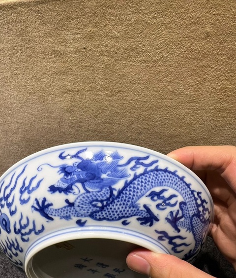 古玩陶瓷龍紋青花盤(pán)真品鑒賞圖