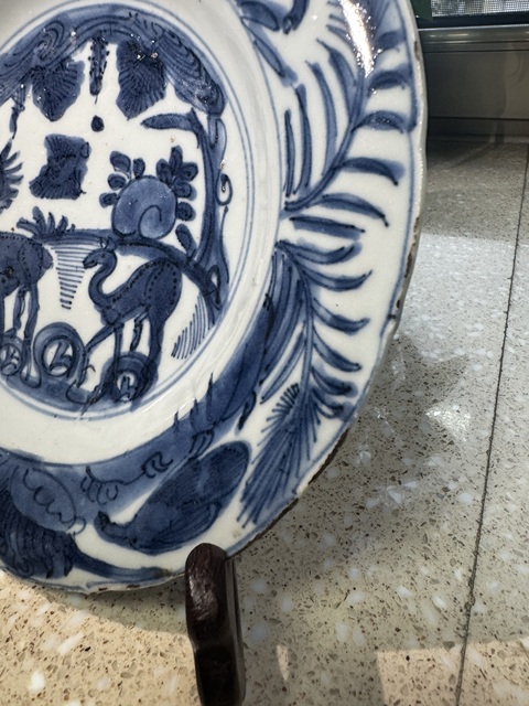古玩陶瓷明晚期 青花雙鹿圖折沿盤真品鑒賞圖