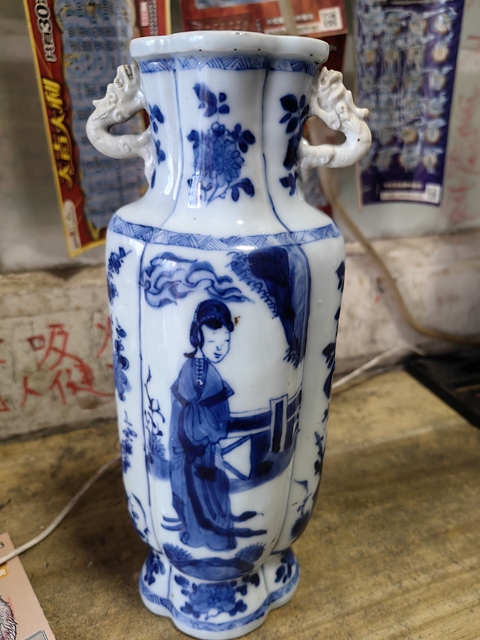 古玩陶瓷青花四美圖海棠口瓶真品鑒賞圖