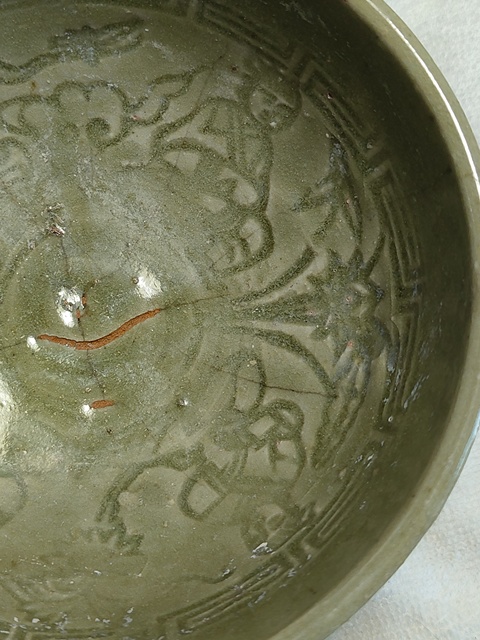 古玩陶瓷龍泉青瓷人物紋蓮子碗真品鑒賞圖
