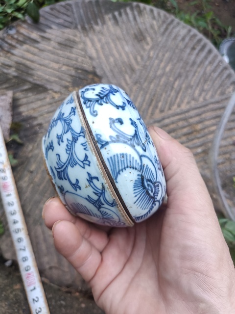古玩陶瓷纏枝花囍字紋青花蓋盒真品鑒賞圖