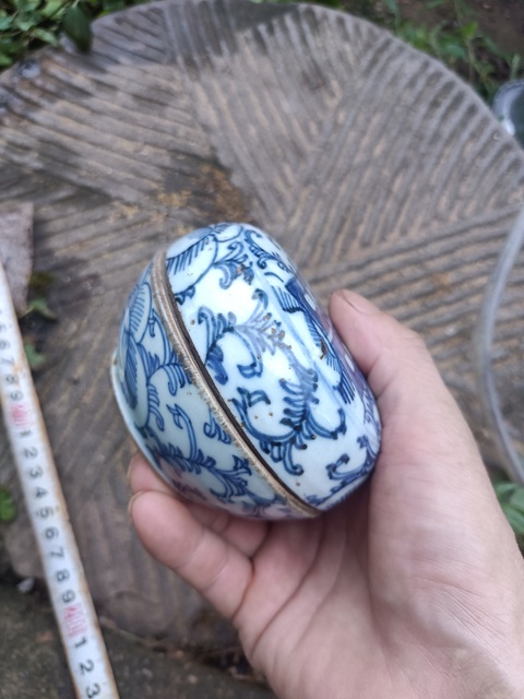 古玩陶瓷纏枝花囍字紋青花蓋盒真品鑒賞圖