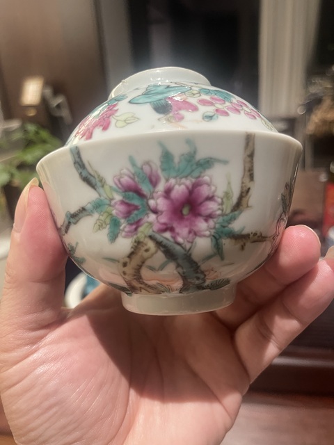 古玩陶瓷花卉紋粉彩蓋碗真品鑒賞圖