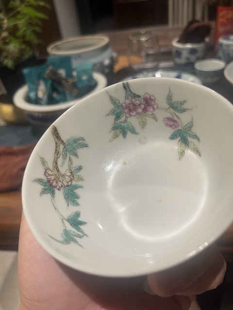 古玩陶瓷花卉紋粉彩蓋碗真品鑒賞圖