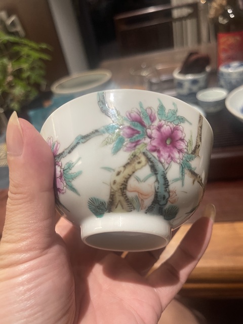 古玩陶瓷花卉紋粉彩蓋碗真品鑒賞圖