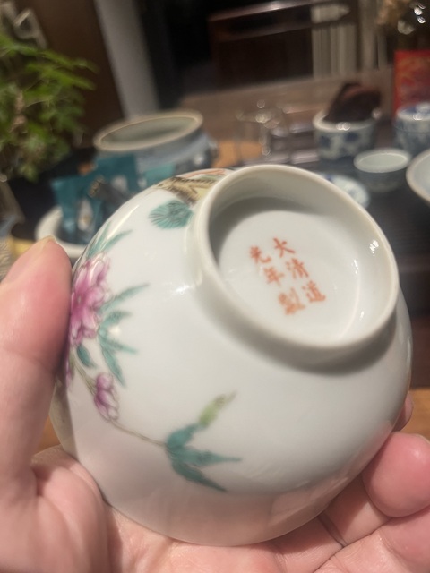 古玩陶瓷花卉紋粉彩蓋碗真品鑒賞圖