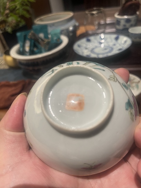 古玩陶瓷花卉紋粉彩蓋碗真品鑒賞圖