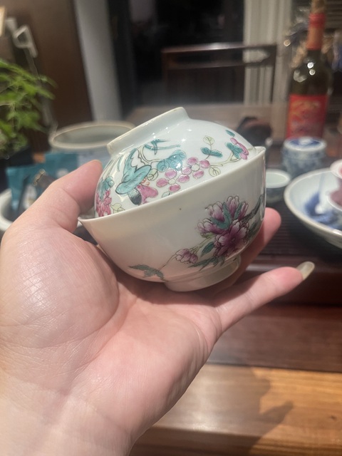古玩陶瓷花卉紋粉彩蓋碗真品鑒賞圖