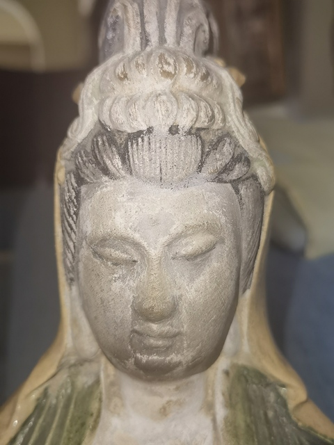 古玩陶瓷素三彩觀音像真品鑒賞圖