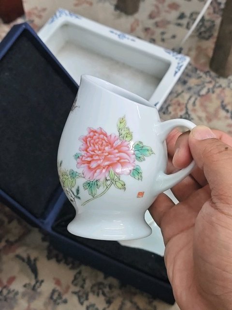 古玩陶瓷粉彩花卉紋杯碟一套真品鑒賞圖
