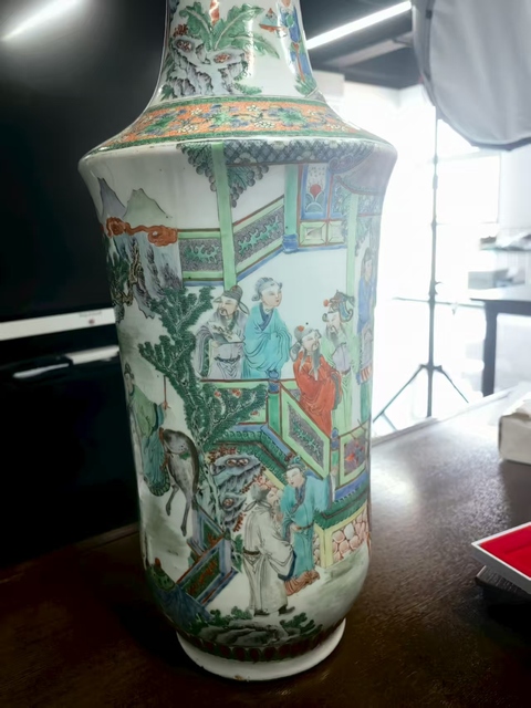 古玩陶瓷清代咸豐時期廣五彩人物大瓶真品鑒賞圖