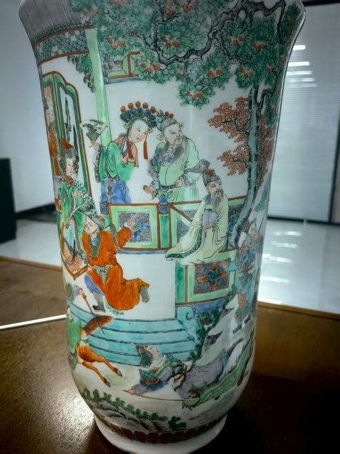 古玩陶瓷清代咸豐時期廣五彩人物大瓶真品鑒賞圖
